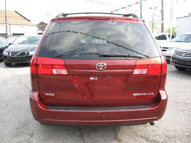 Toyota Sienna 2005 photo 1