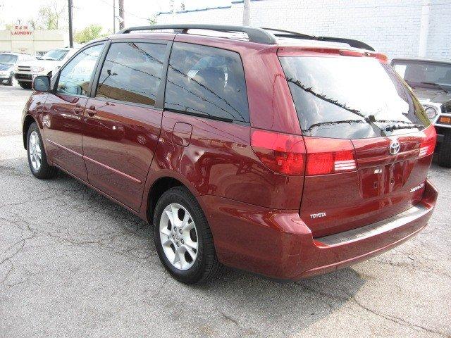 Toyota Sienna 2005 photo 2