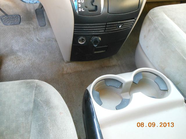 Toyota Sienna S 2WD 4-spd AT MiniVan