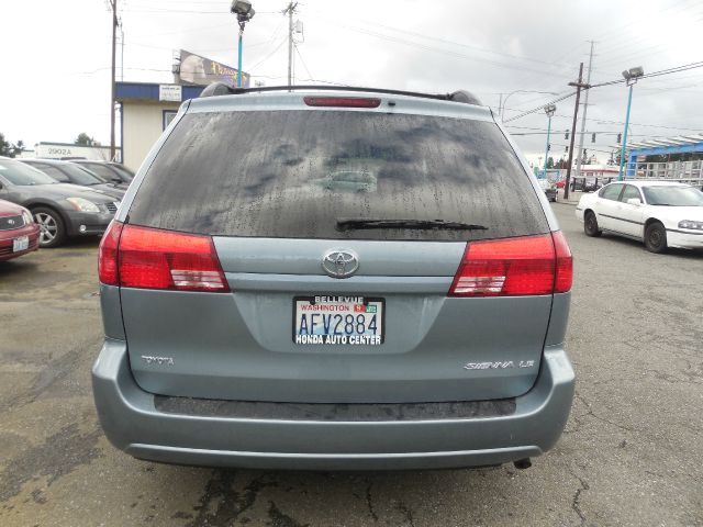 Toyota Sienna 2005 photo 2