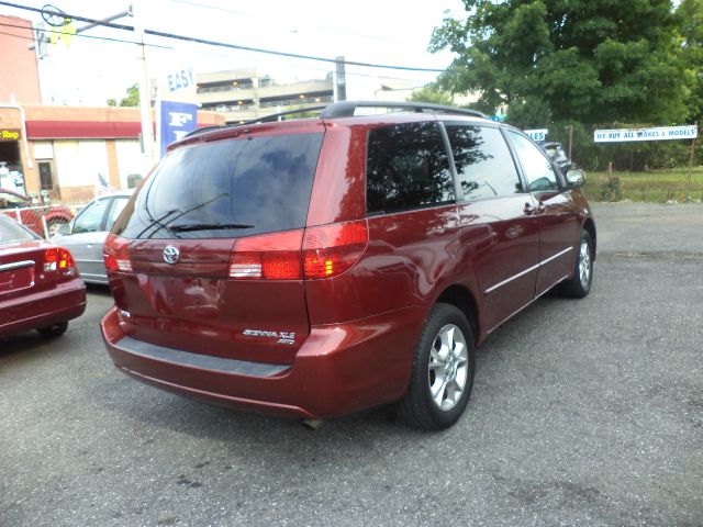 Toyota Sienna XLT 4.6L 4WD MiniVan