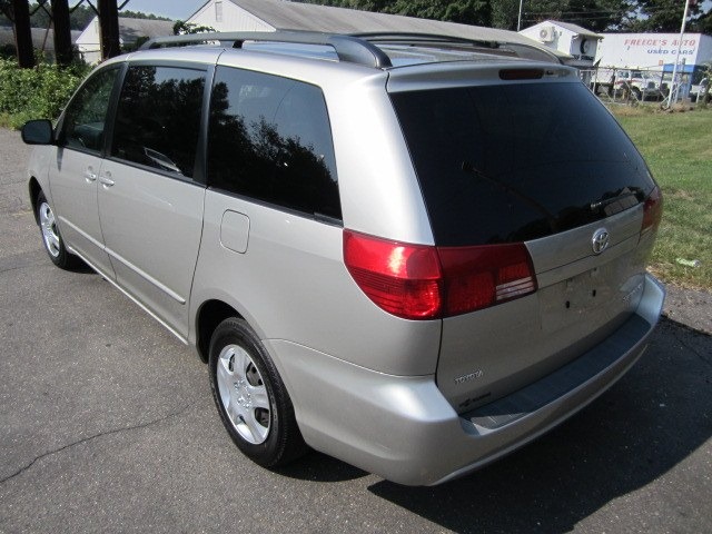 Toyota Sienna 2005 photo 1