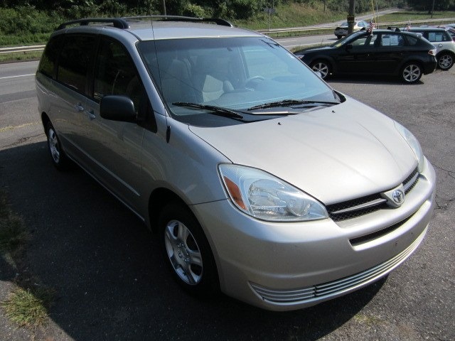 Toyota Sienna 2005 photo 2
