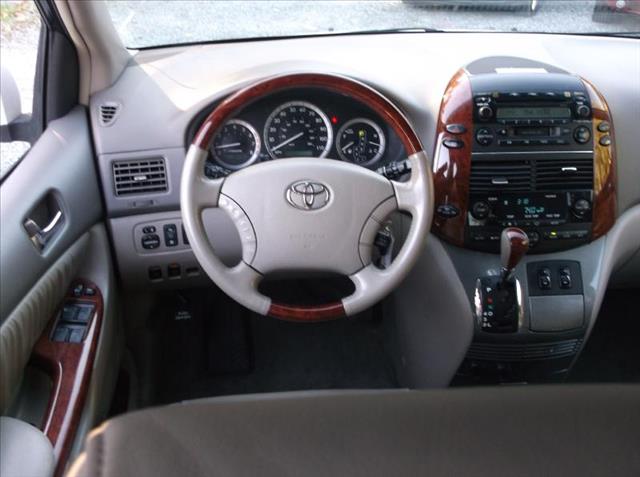 Toyota Sienna 2005 photo 3