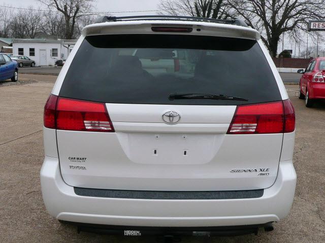 Toyota Sienna 2005 photo 3