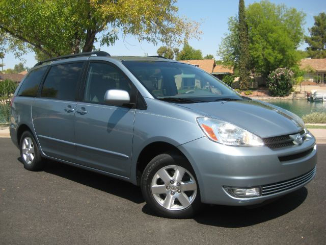 Toyota Sienna 2005 photo 1