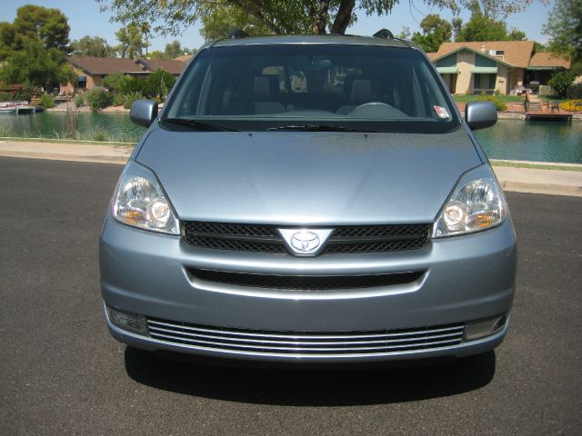 Toyota Sienna 2005 photo 2