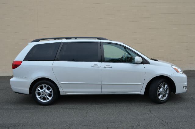 Toyota Sienna 2005 photo 1
