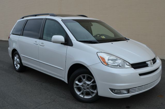 Toyota Sienna 2005 photo 2