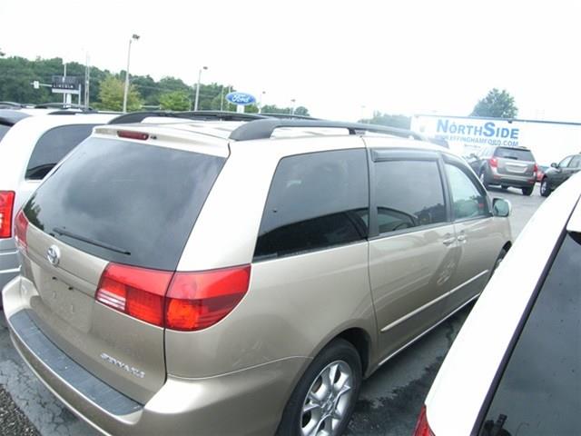 Toyota Sienna 2005 photo 1