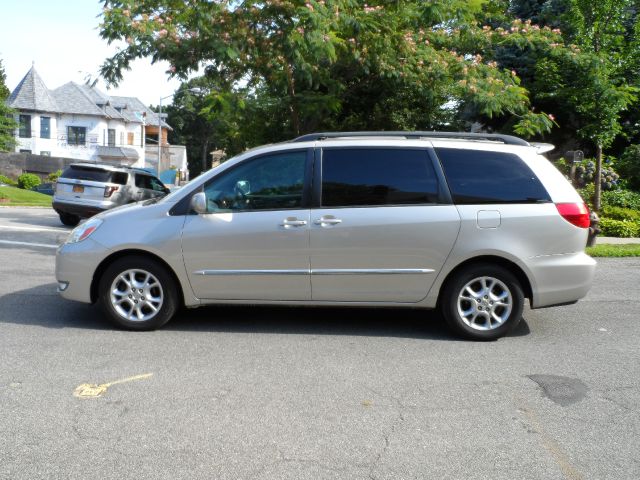 Toyota Sienna 2005 photo 1