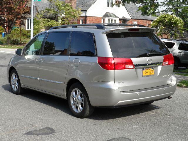 Toyota Sienna 2005 photo 2