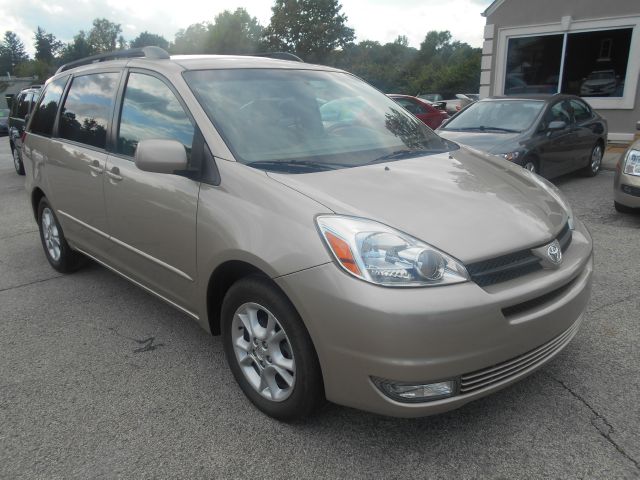 Toyota Sienna 2005 photo 1