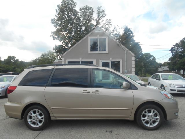 Toyota Sienna 2005 photo 2