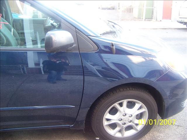 Toyota Sienna 2005 photo 2
