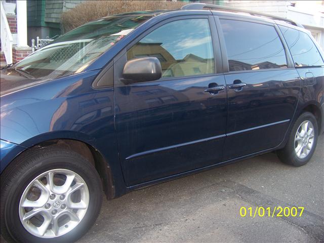 Toyota Sienna 2005 photo 4