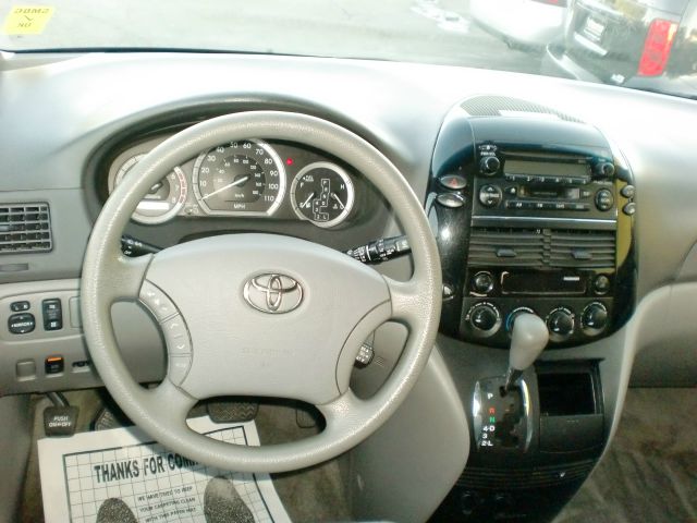 Toyota Sienna 2005 photo 1