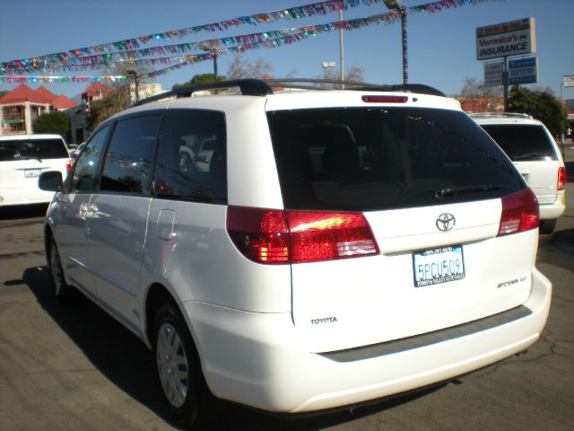 Toyota Sienna 2005 photo 1
