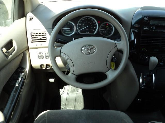 Toyota Sienna 2005 photo 1