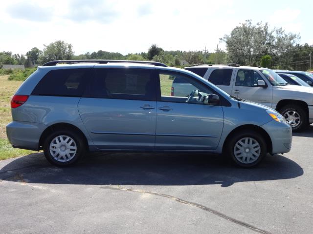 Toyota Sienna 2005 photo 2