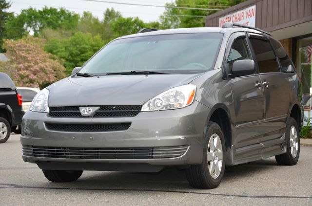 Toyota Sienna 2005 photo 1