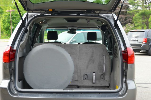 Toyota Sienna 2005 photo 3
