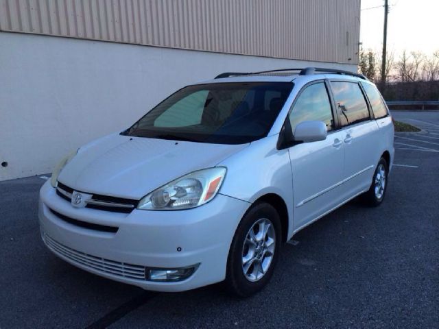 Toyota Sienna 2005 photo 1