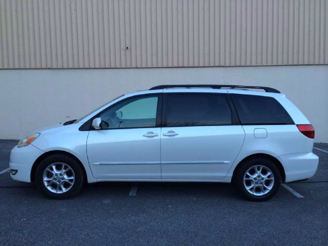 Toyota Sienna 2005 photo 2