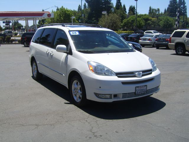 Toyota Sienna 2005 photo 1
