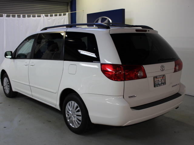 Toyota Sienna 2006 photo 2