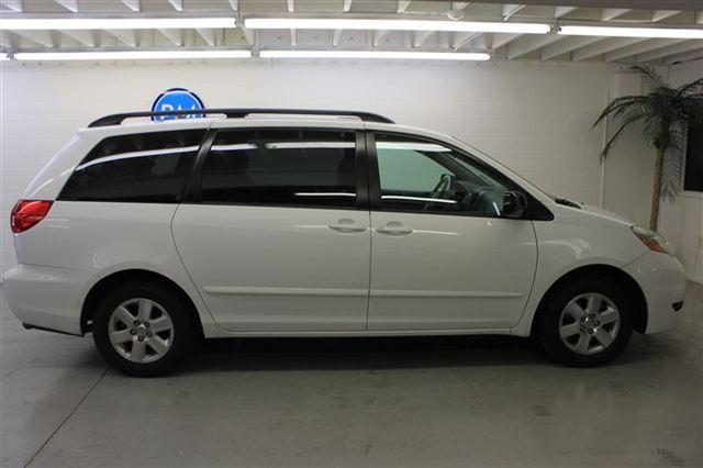 Toyota Sienna 2006 photo 1