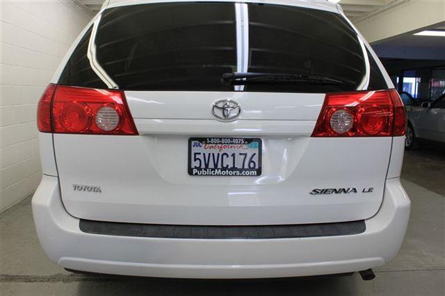 Toyota Sienna 2006 photo 2