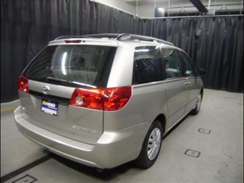 Toyota Sienna 2006 photo 3