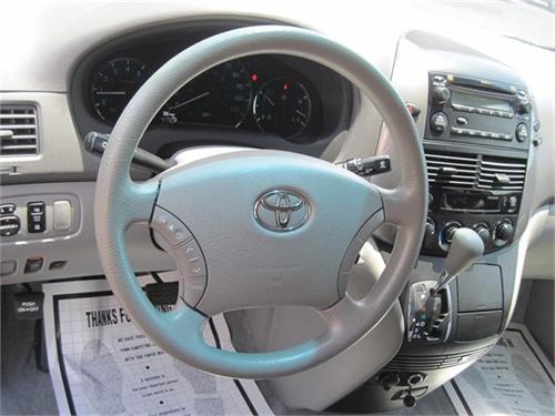 Toyota Sienna 2006 photo 2