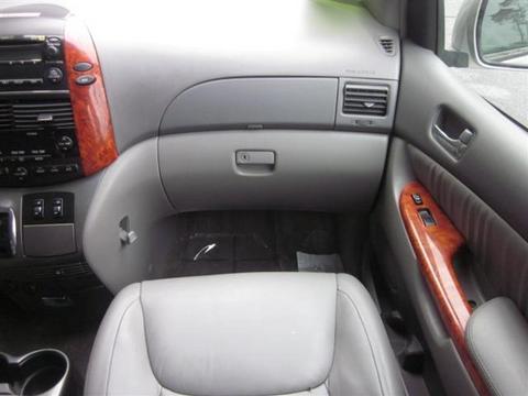Toyota Sienna 2006 photo 2