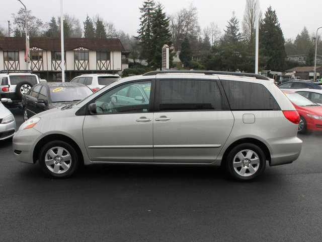 Toyota Sienna 2006 photo 2