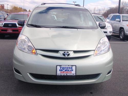 Toyota Sienna 2006 photo 2