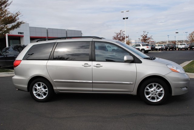 Toyota Sienna 2006 photo 2