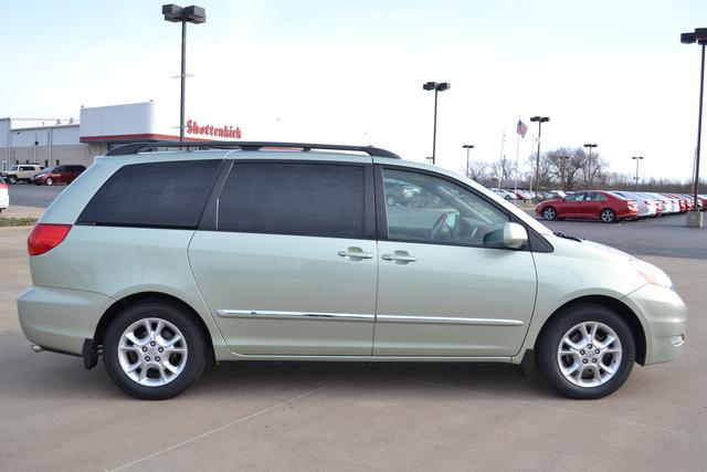 Toyota Sienna 2006 photo 2