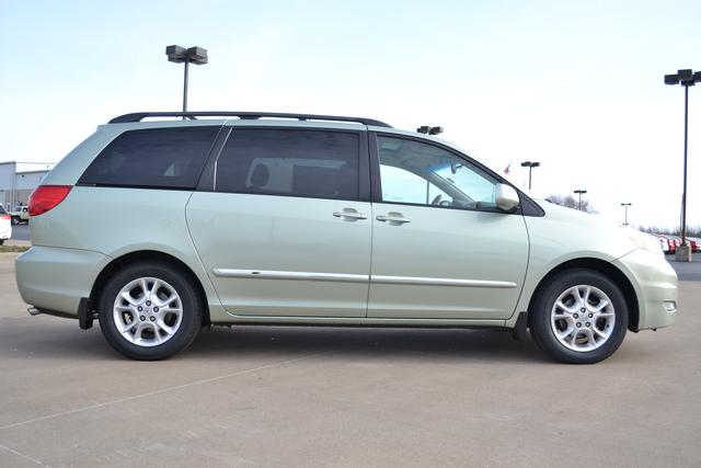 Toyota Sienna 2006 photo 3