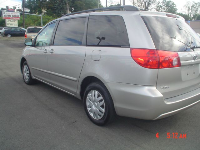 Toyota Sienna 2006 photo 2