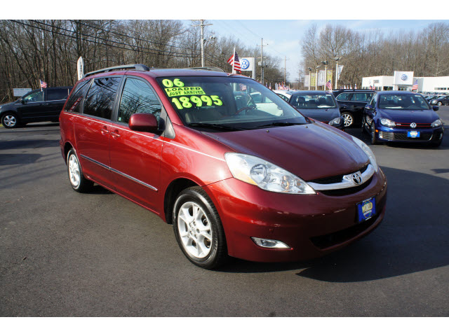 Toyota Sienna 2006 photo 1