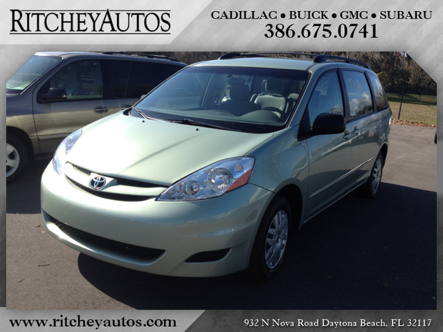 Toyota Sienna 2006 photo 2