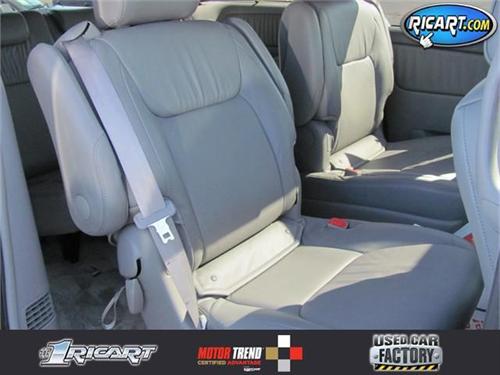 Toyota Sienna 2006 photo 1