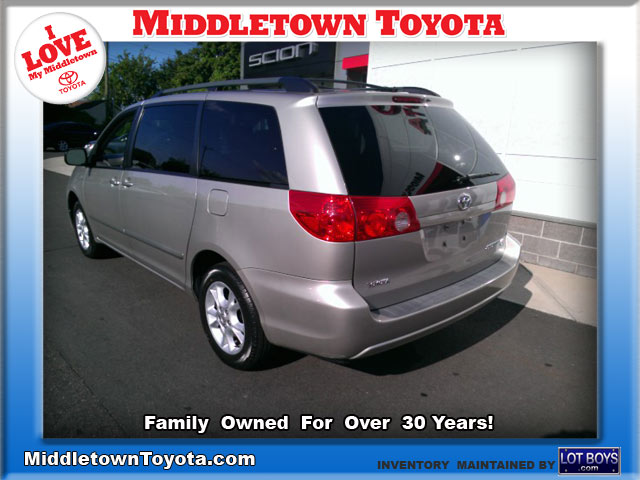 Toyota Sienna 2006 photo 2