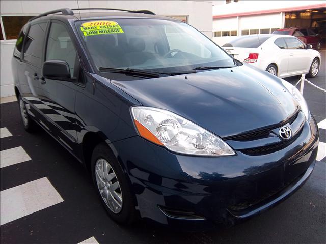 Toyota Sienna 2006 photo 2
