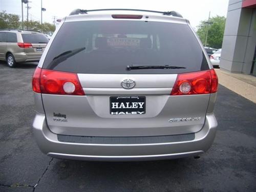 Toyota Sienna 2006 photo 1