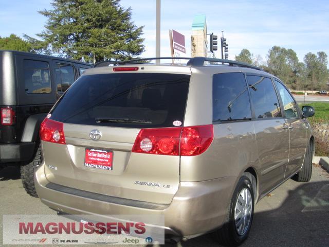 Toyota Sienna 2006 photo 1