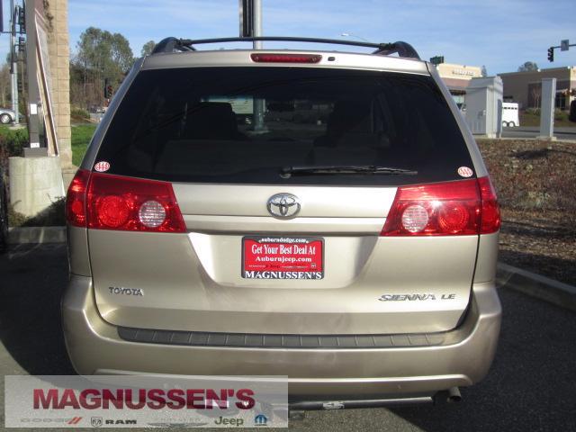 Toyota Sienna 2006 photo 2