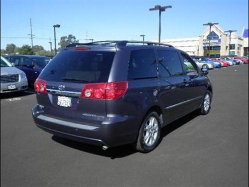 Toyota Sienna 2006 photo 2